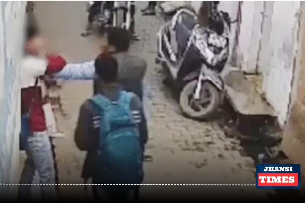 10th class student slapped 23 times in Jhansi video goes viral
